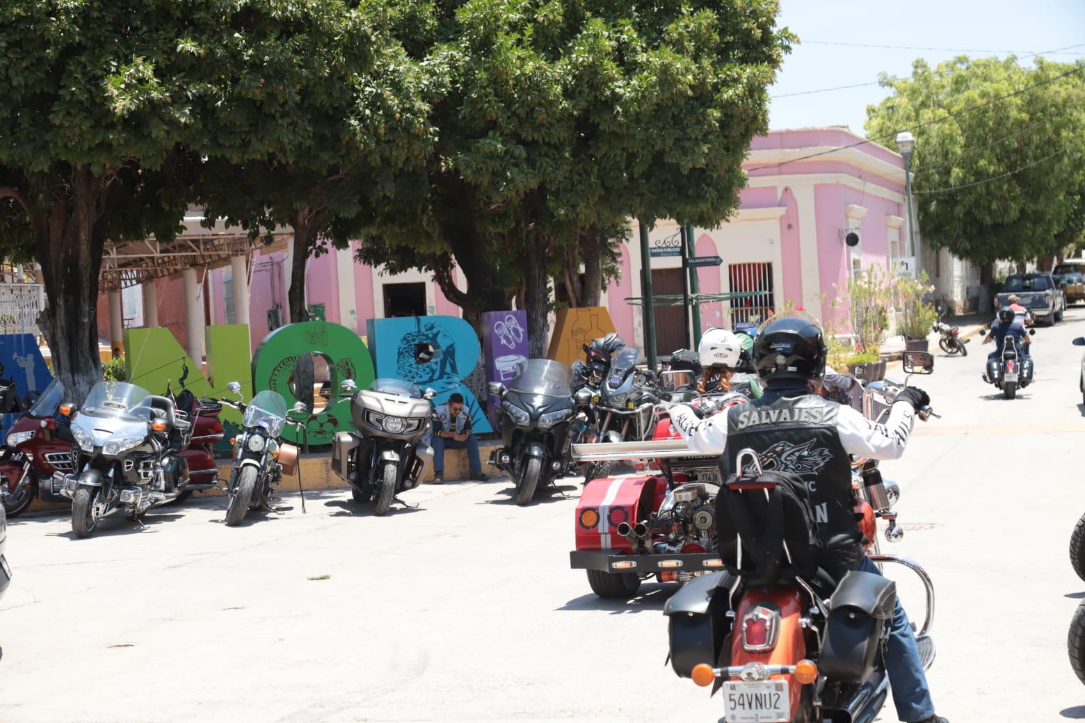 $!Disfrutan decenas de bikers de la tradicional rodada regional a La Noria