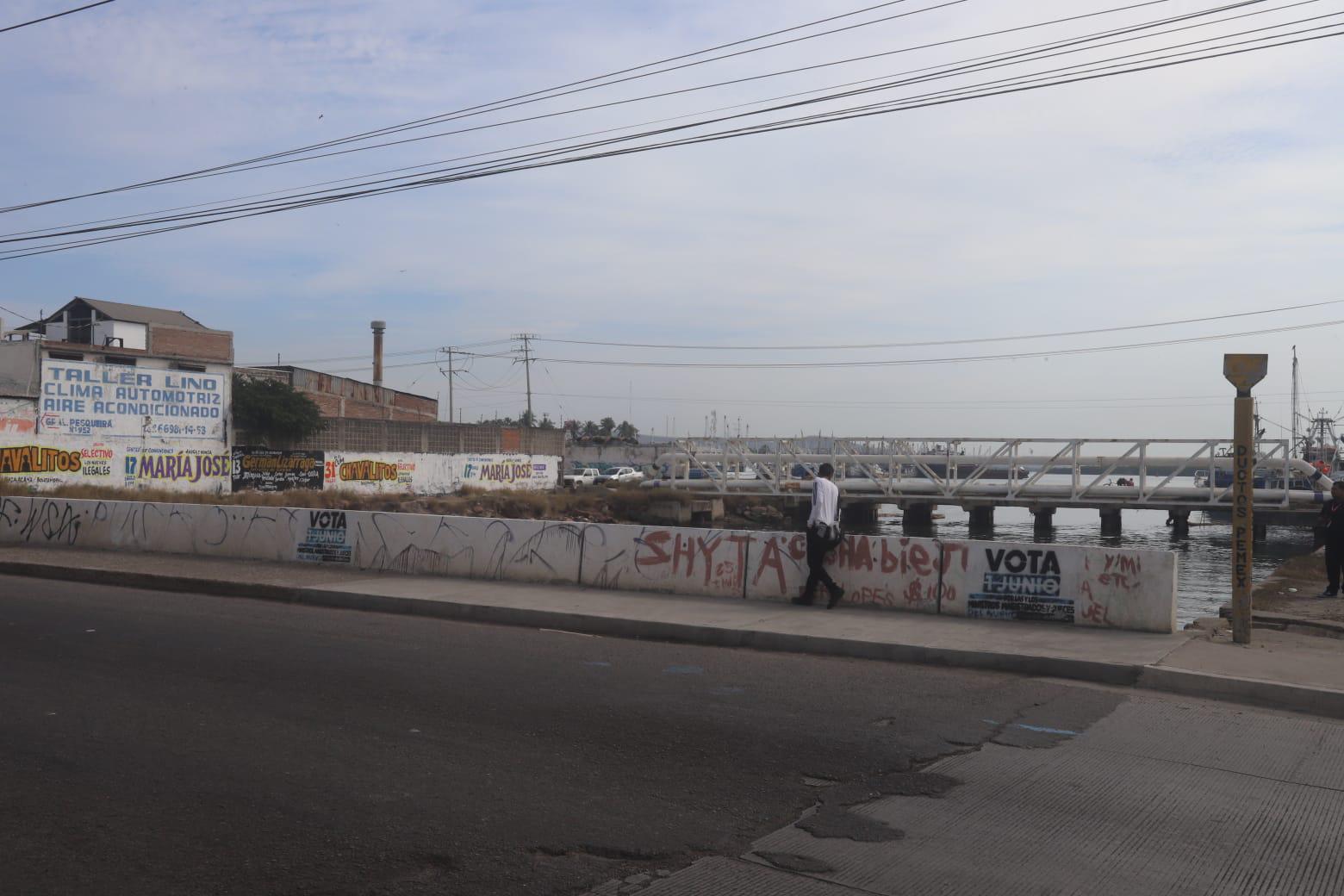 $!Presenta Puente Juárez estragos del tiempo con múltiples daños en su estructura