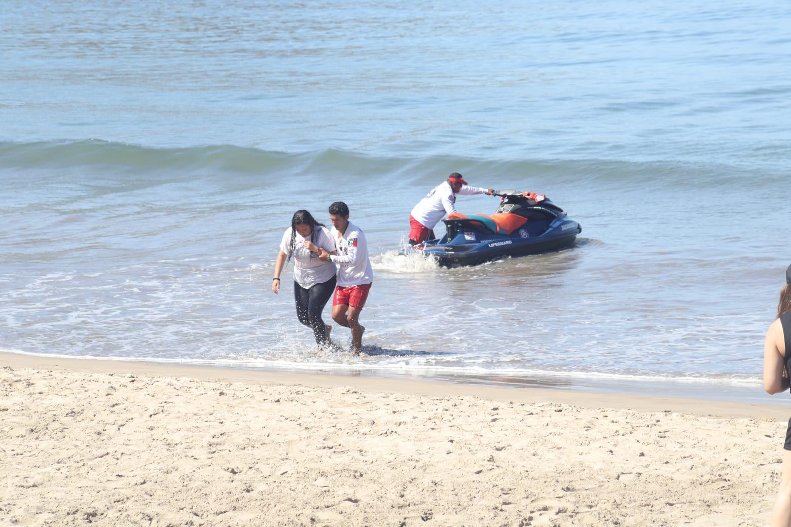 $!Simulan rescate por hundimiento de embarcación en Mazatlán