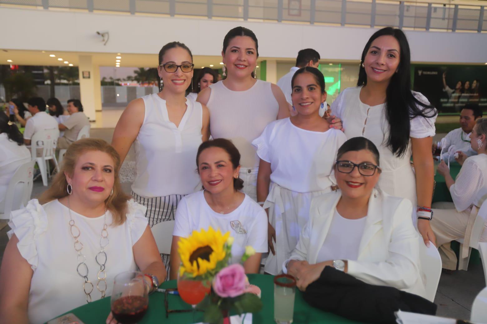 $!Berenice Osuna, Patricia Osuna, Adriana González, Marcela Barrios, Cinthia Pérez, Dolores Lizárraga y Kamina Gaxiola.