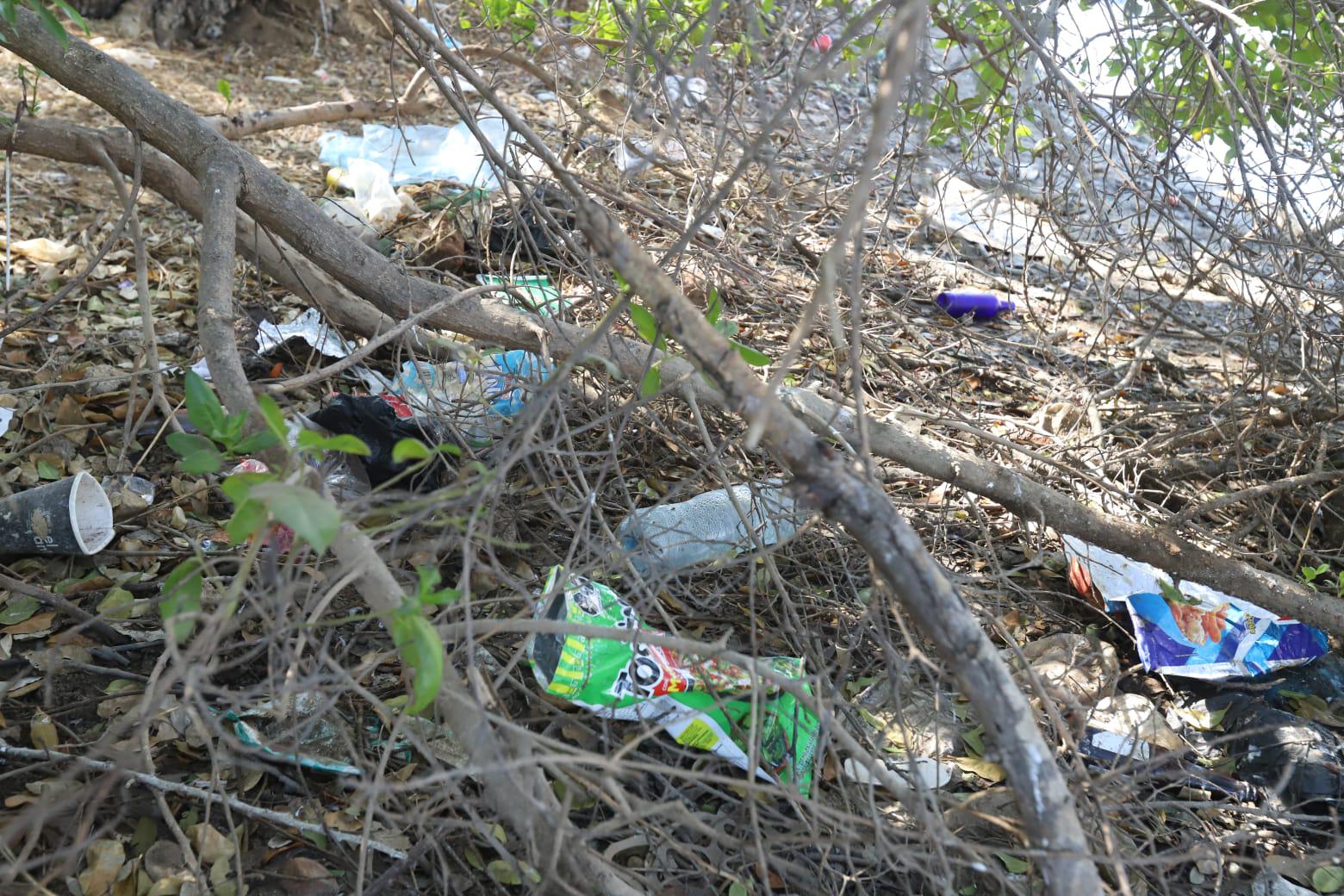 $!Atiende Gobierno de Mazatlán descargas en playa Cerritos y el Estero del Yugo