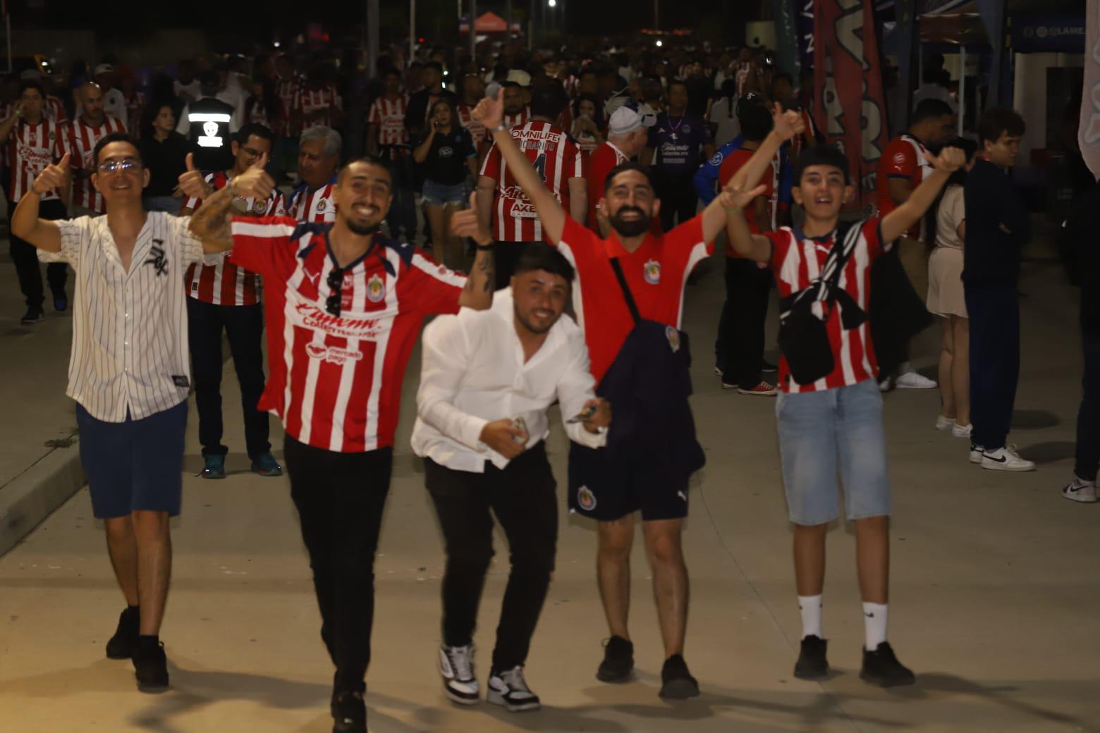 $!Chivas invade Mazatlán: El Encanto se tiñe de rojiblanco en el torneo de la despedida cañonera