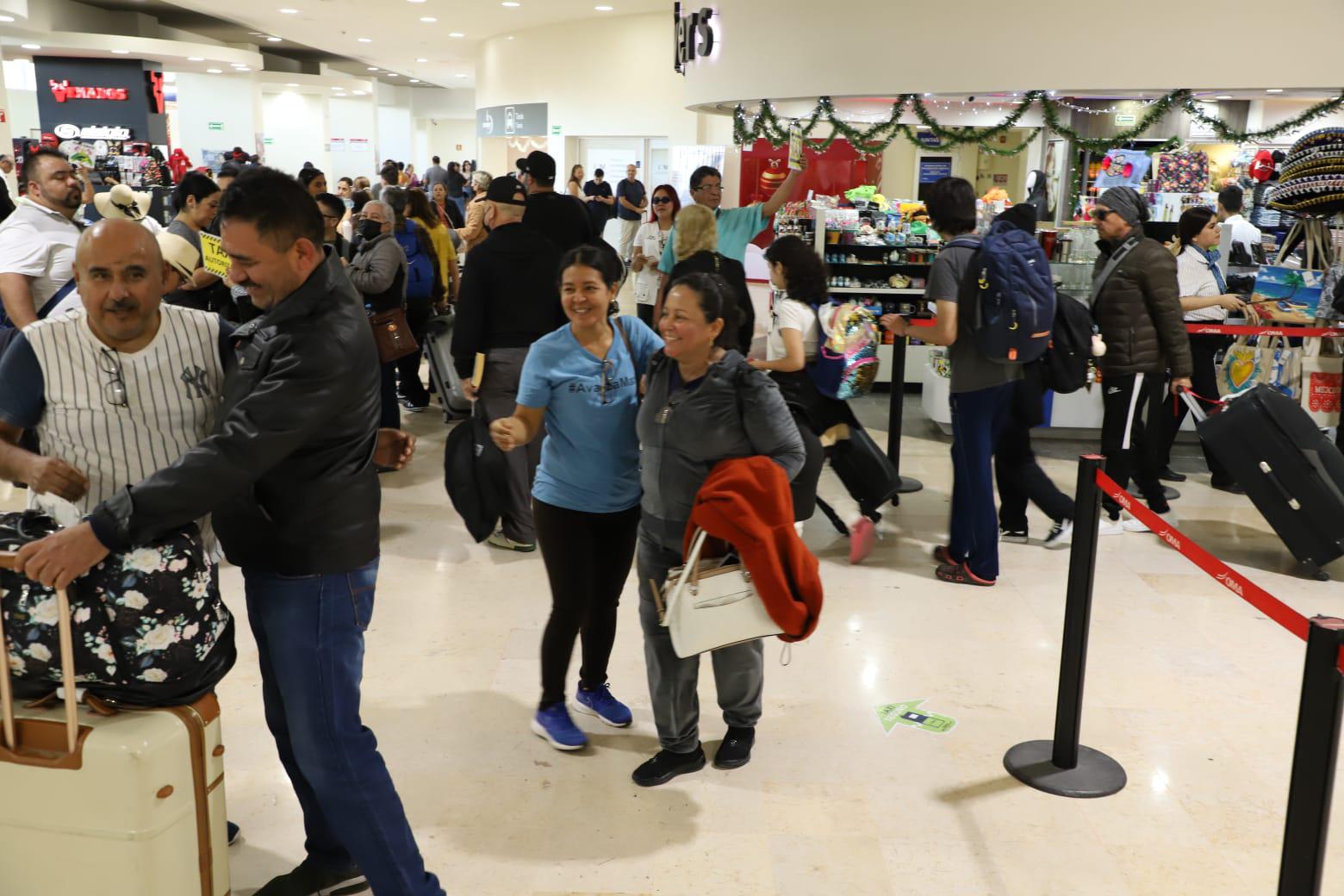 $!Registra Aeropuerto de Mazatlán fuerte movimiento en vuelos nacionales e internacionales