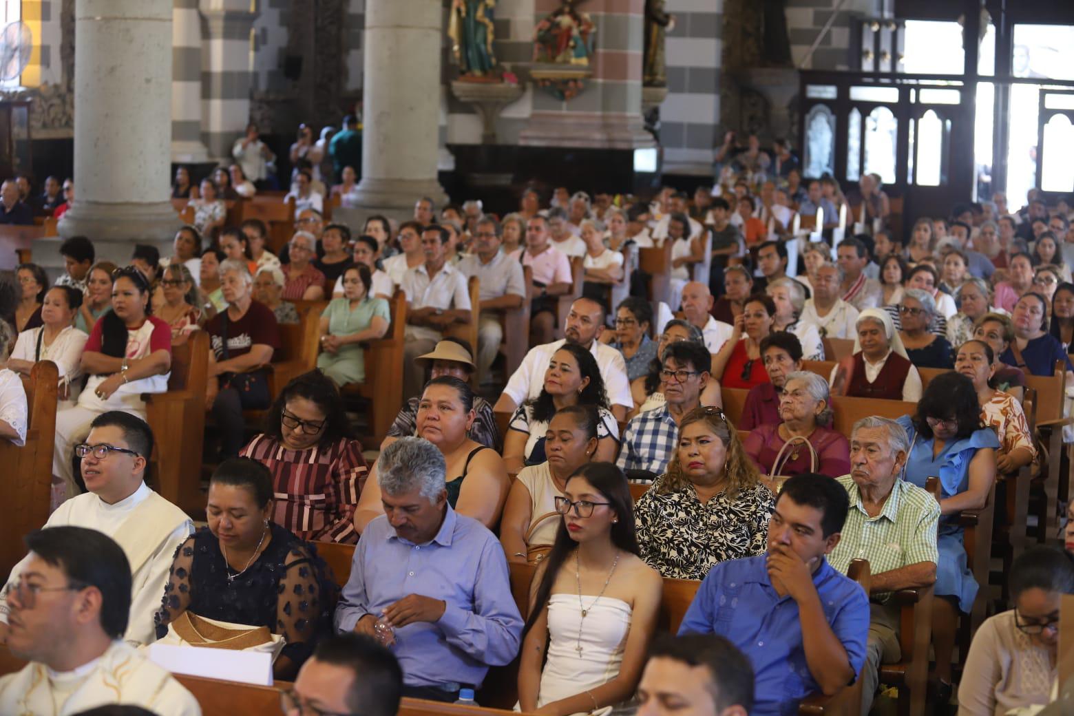 $!Celebra Obispo de Mazatlán 30 años de su ordenación