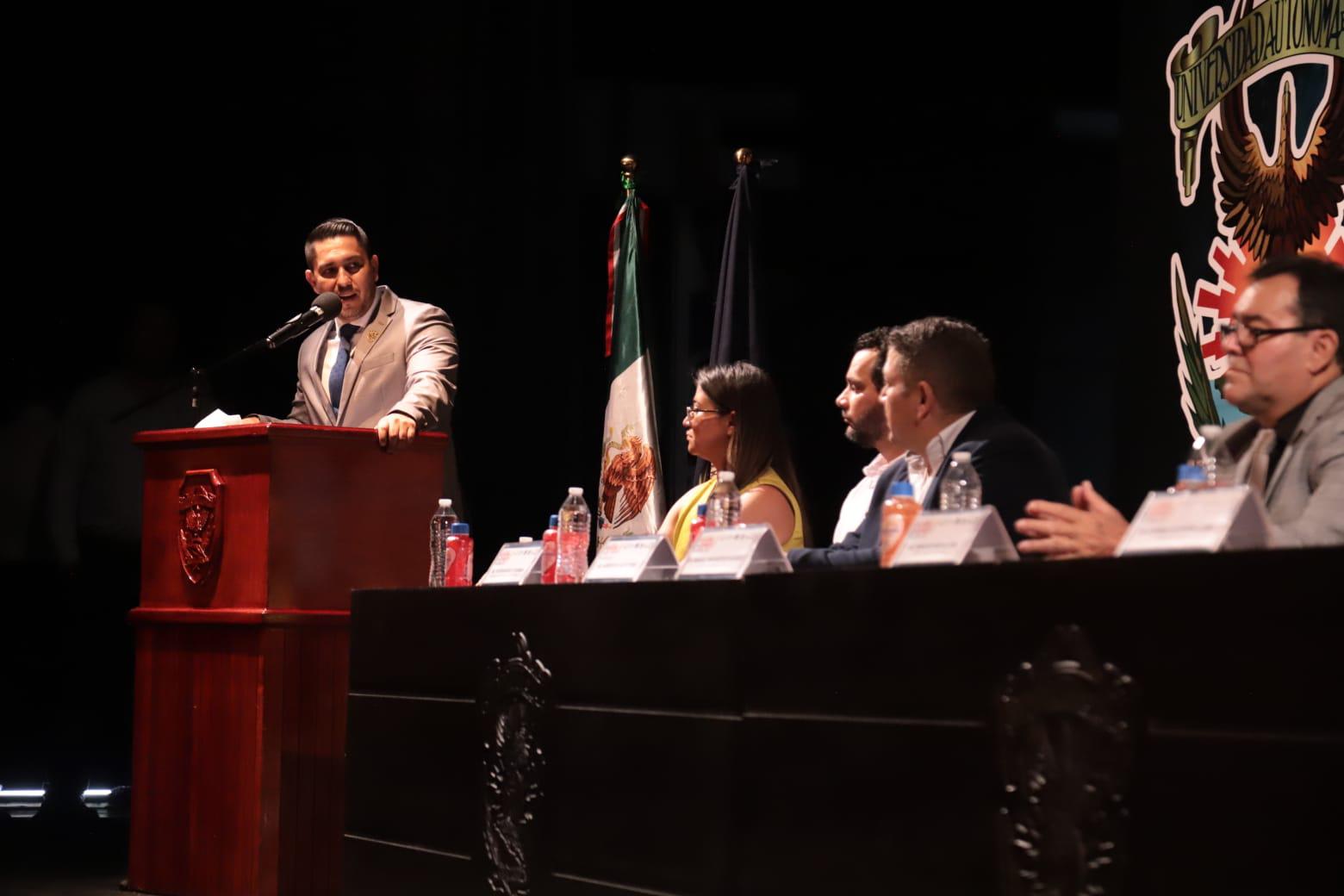 $!Reconoce vicerrector a Epifanio Castañeda por su legado en el Congreso de Medicina del Deporte UAS