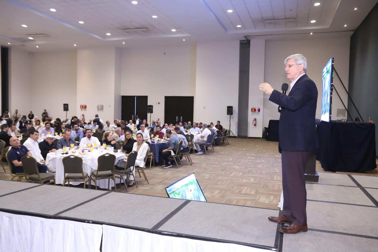 $!Un empresario con principios y valores está destinado al éxito: director general de Cemex