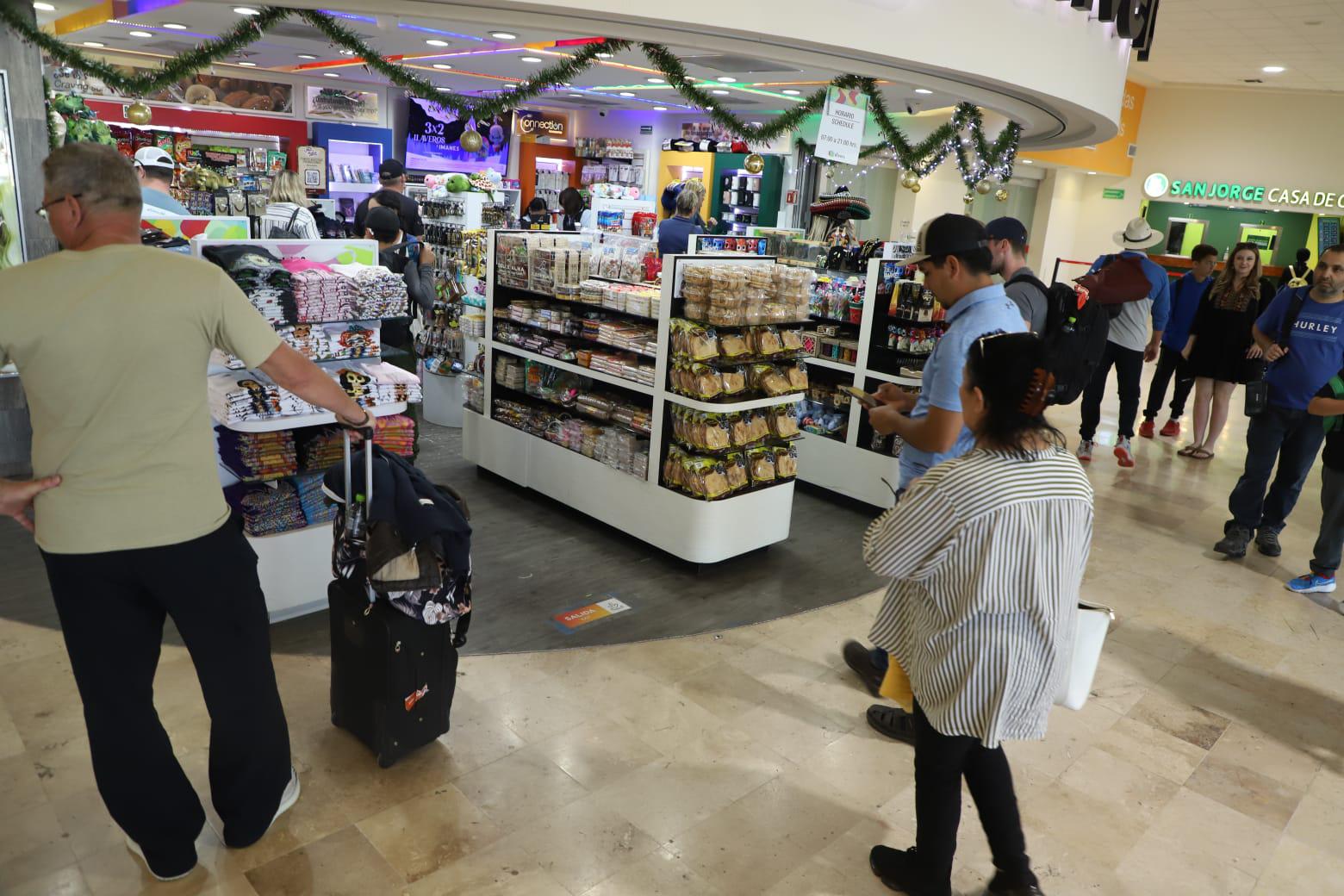 $!Opera con normalidad el Aeropuerto de Mazatlán