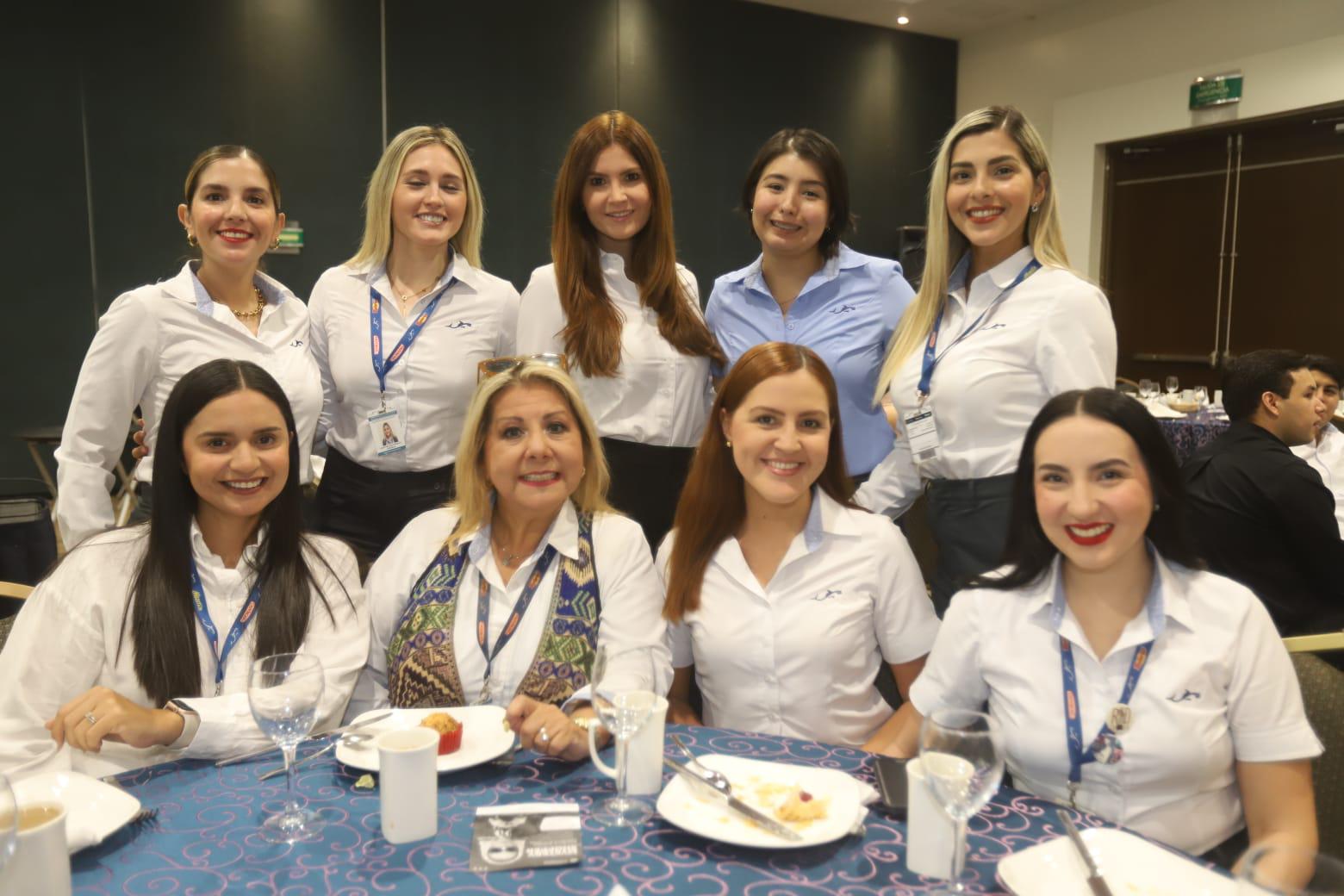 $!Colaboradoras de Grupo Pinsa presentes en la ponencia.