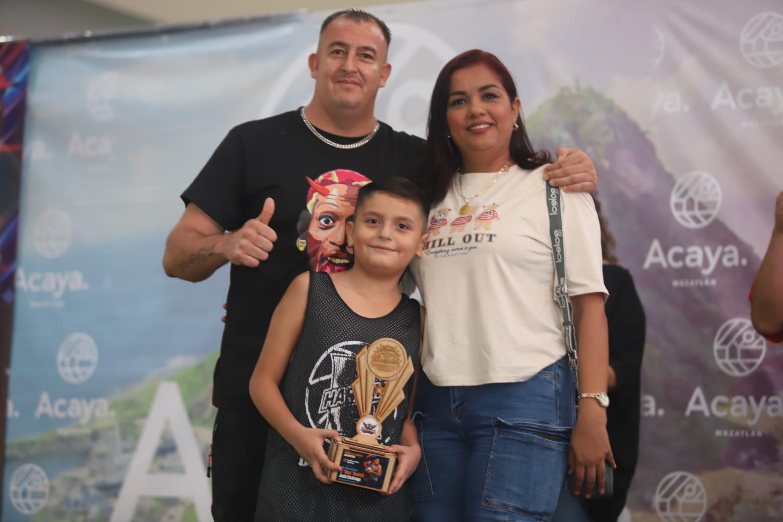 $!Entregan el Premio al Mérito Deportivo Isdika Inda Sports en Mazatlán