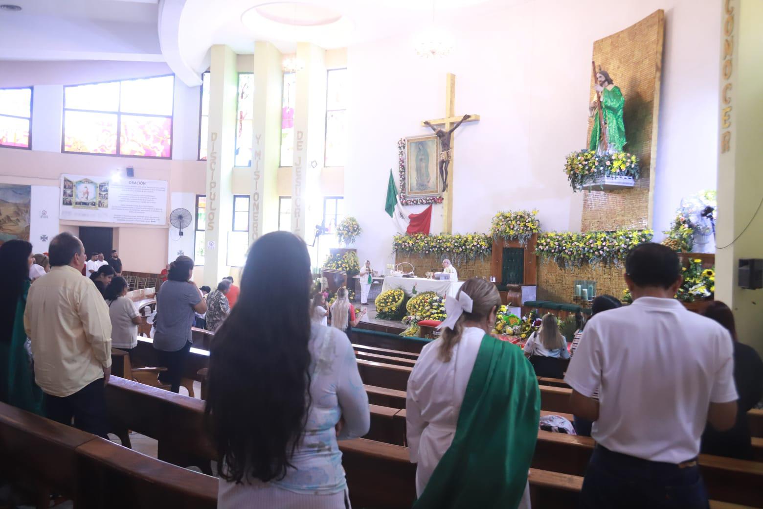 $!Cantan ‘Las Mañanitas’ en Mazatlán a San Judas Tadeo, en su día y en su templo