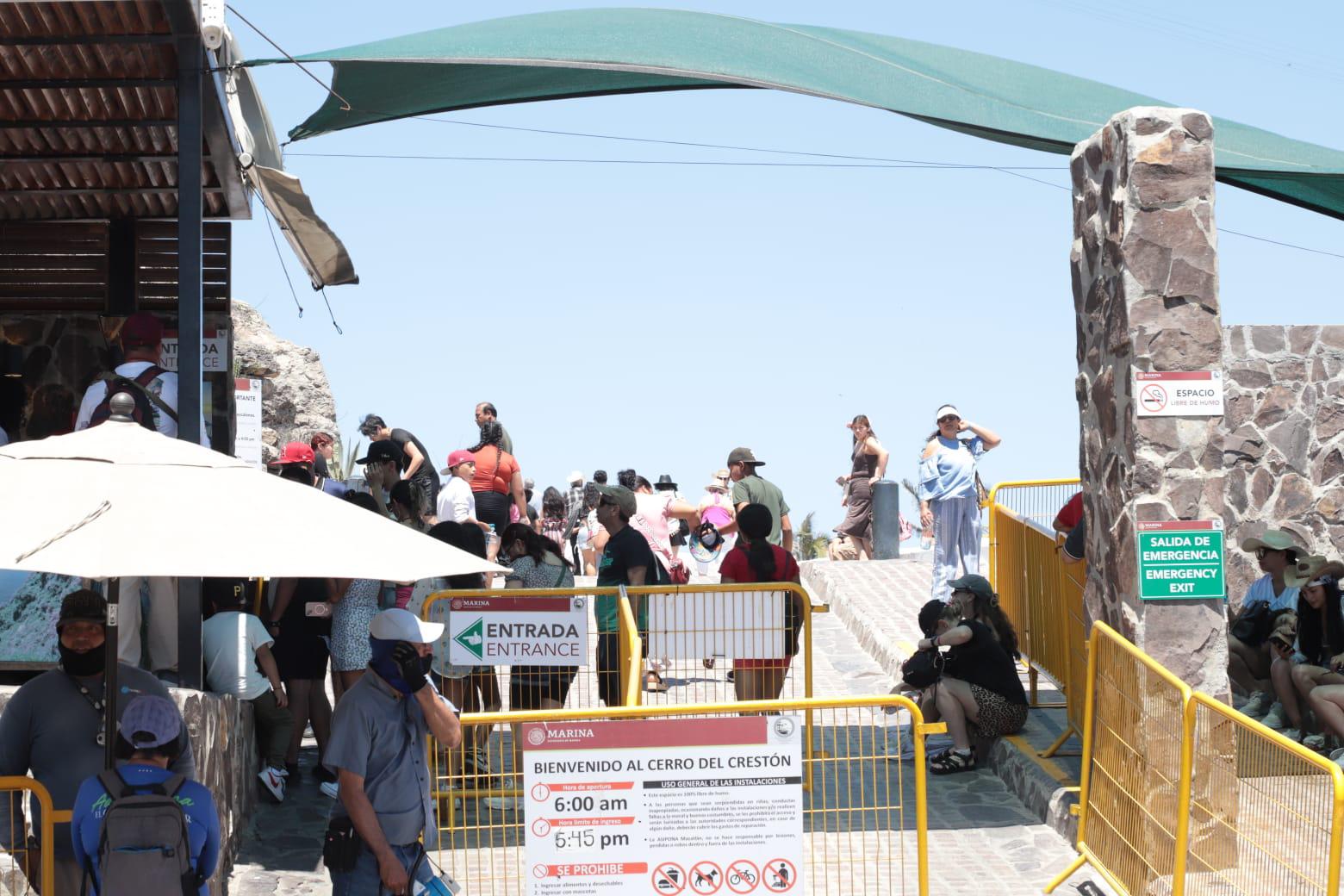 $!Domingo tranquilo en el Faro de Mazatlán y el Paseo del Centenario tras el bullicio de Semana Santa