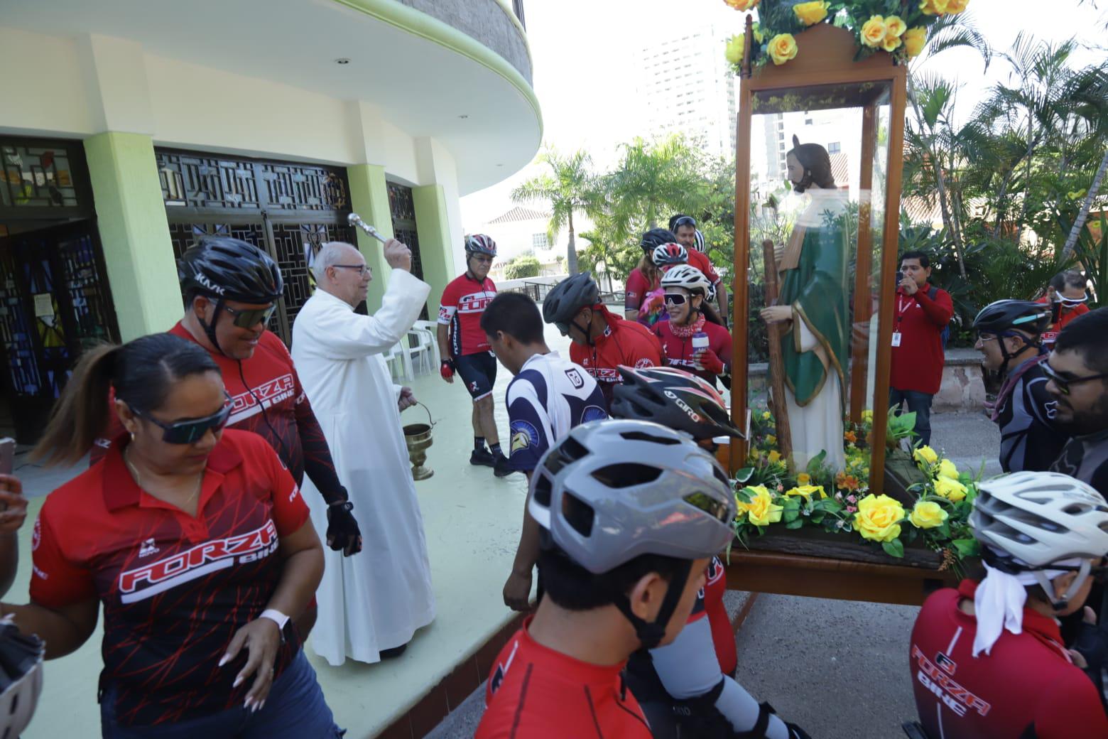 $!Cumplen familias ciclistas con su peregrinación en honor a San Judas Tadeo