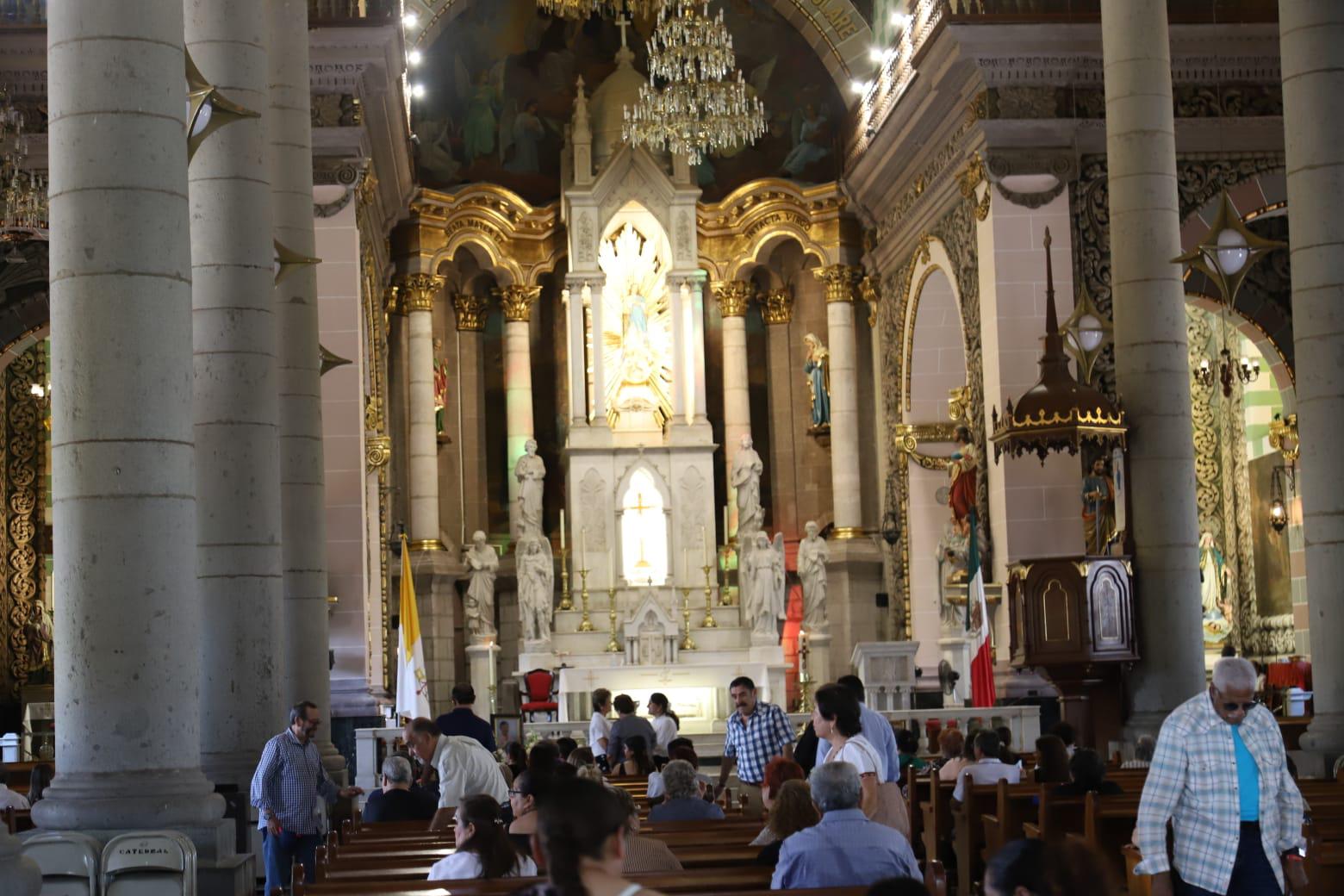 $!En Mazatlán, la misa del Día de Muertos llama a reconciliarse y honrar a los difuntos