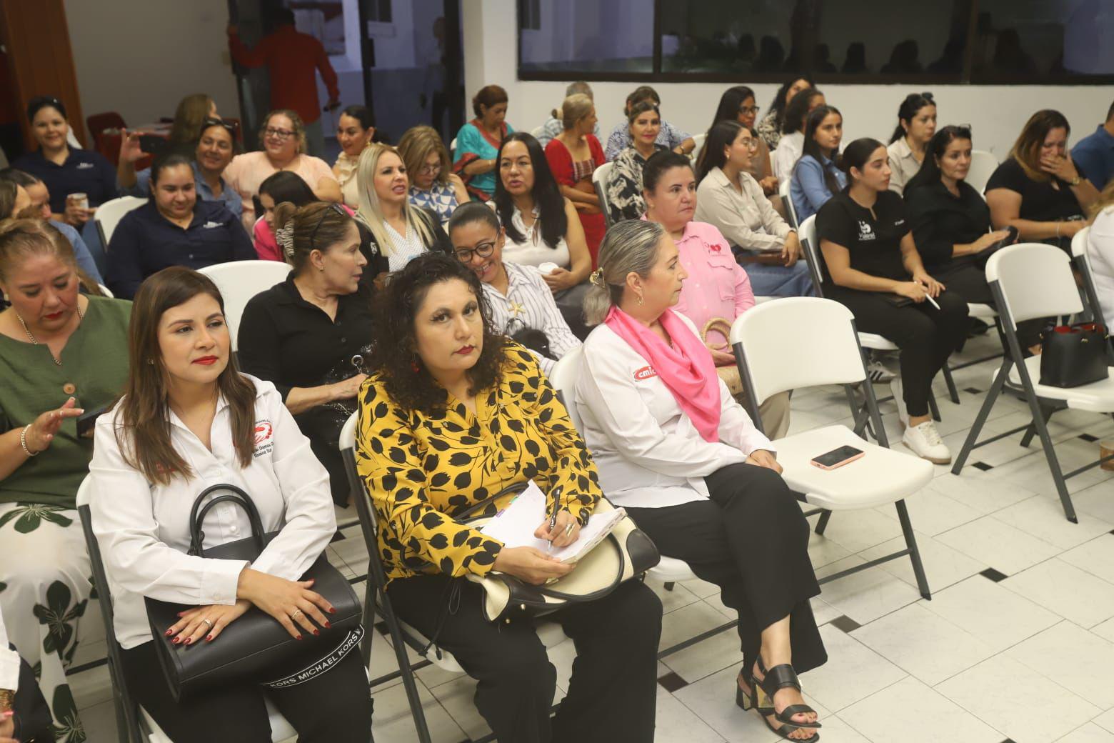 $!Inspira Ojeda Íñiguez a empresarias mazatlecas con conferencia sobre liderazgo femenino