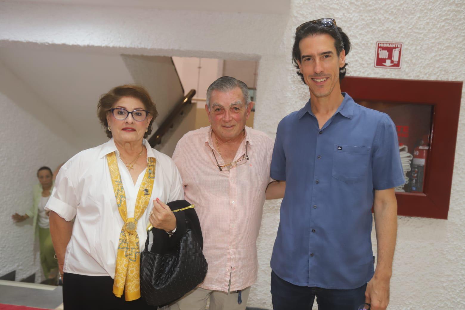 $!Coco Urrea de Valadés, Miguel Valadés y Ricardo Urquijo.