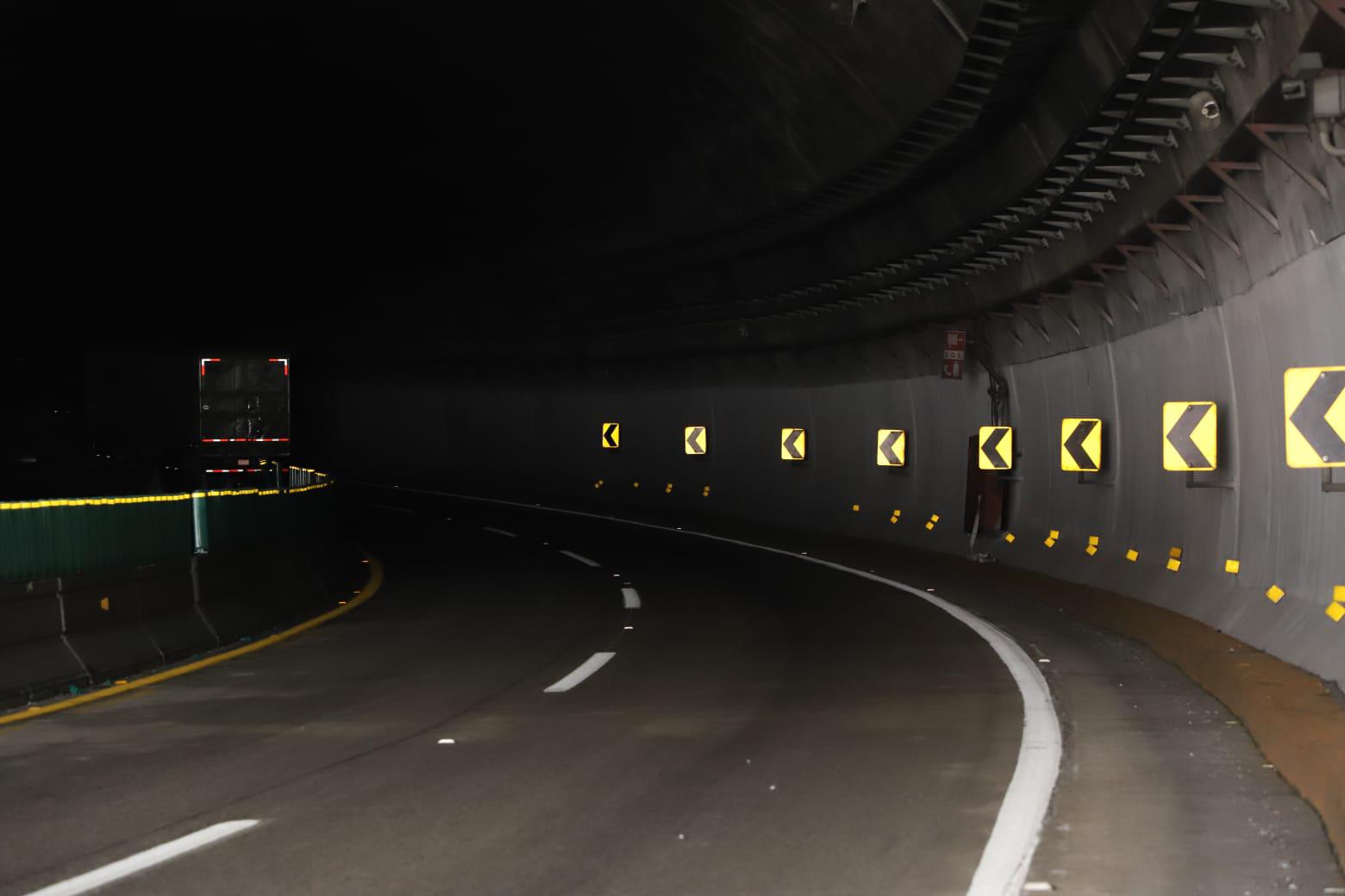 $!Lucen túneles de la Mazatlán-Durango a oscuras; piden activar la iluminación