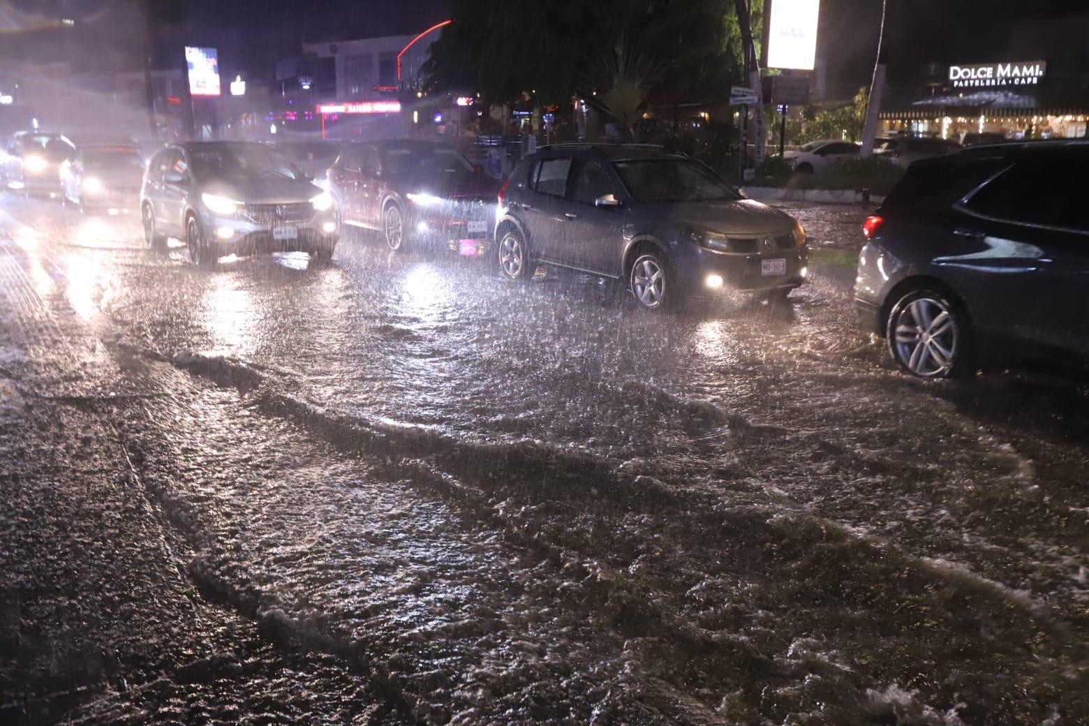 $!Azota tormenta a Mazatlán y al sur de Sinaloa
