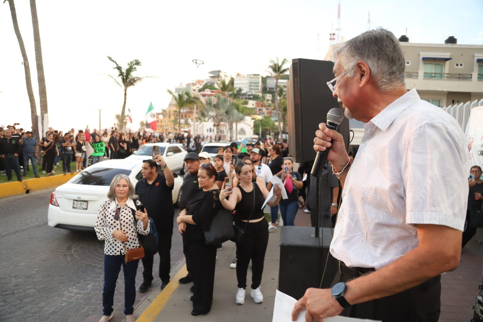 $!Marchan en Mazatlán por la defensa de la autonomía del Poder Judicial