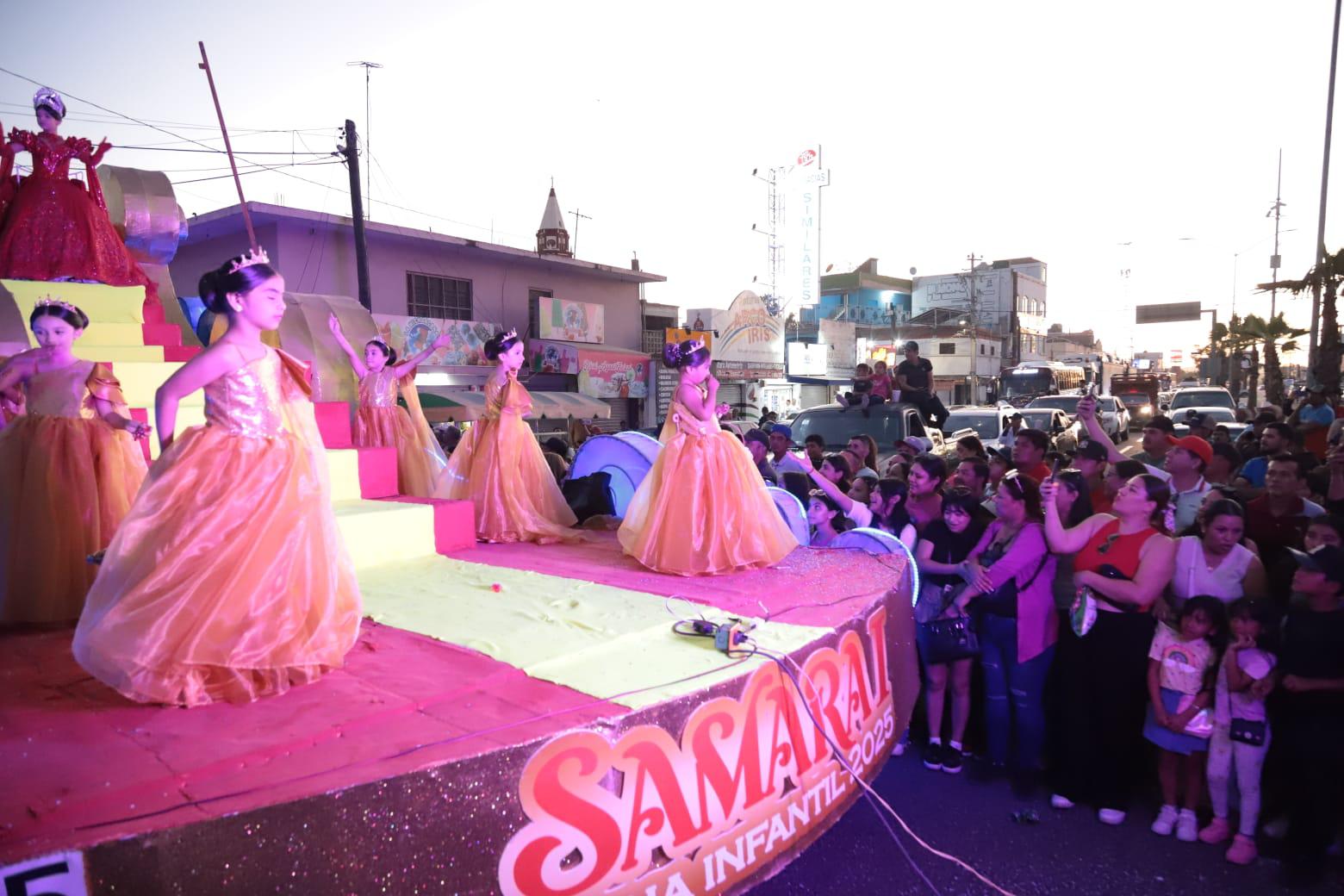 $!Disfrutan del tradicional desfile de carros alegóricos del Carnaval de Villa Unión, al sur de Mazatlán