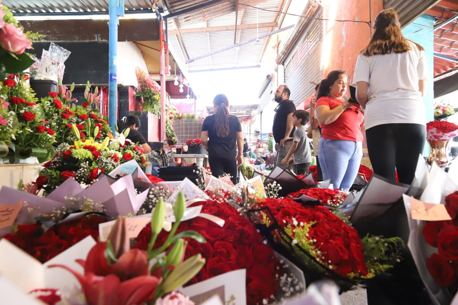 $!Ventas repuntan por San Valentín en Mazatlán, pero por debajo de lo esperado afectadas