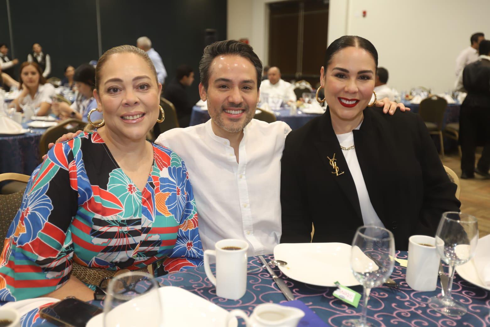$!Nuri González, Roberto Galazo y Tita González.