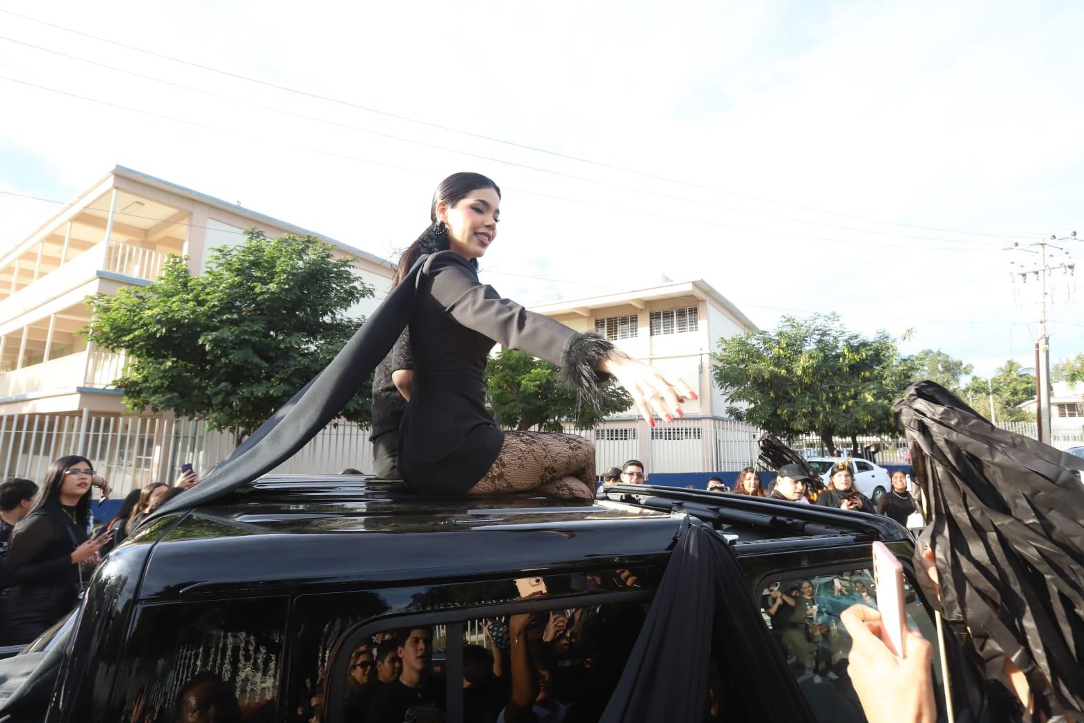 $!Kenia Os participa en la manifestación del Carnaval de Mazatlán 2024