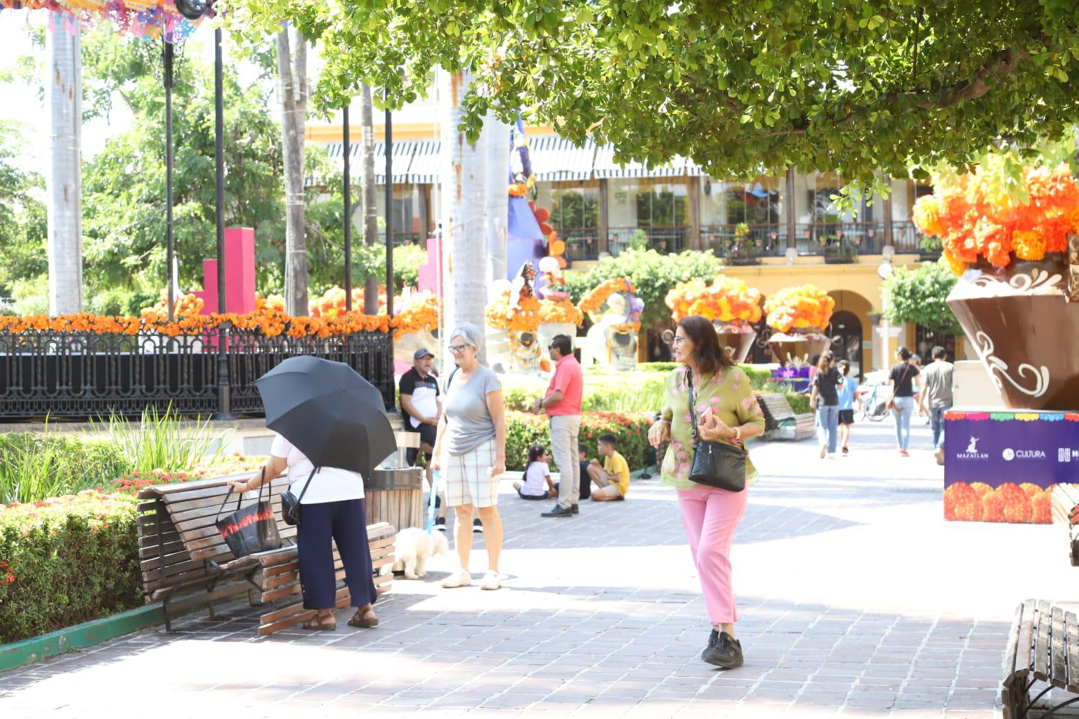 $!Celebraciones de Halloween y Día de Muertos reactivan turismo y economía en Mazatlán