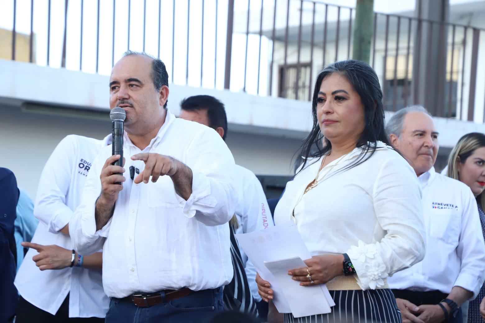 $!Presenta Guillermo Romero solicitud de registro exigiendo piso parejo a los gobiernos Estatal y Municipal