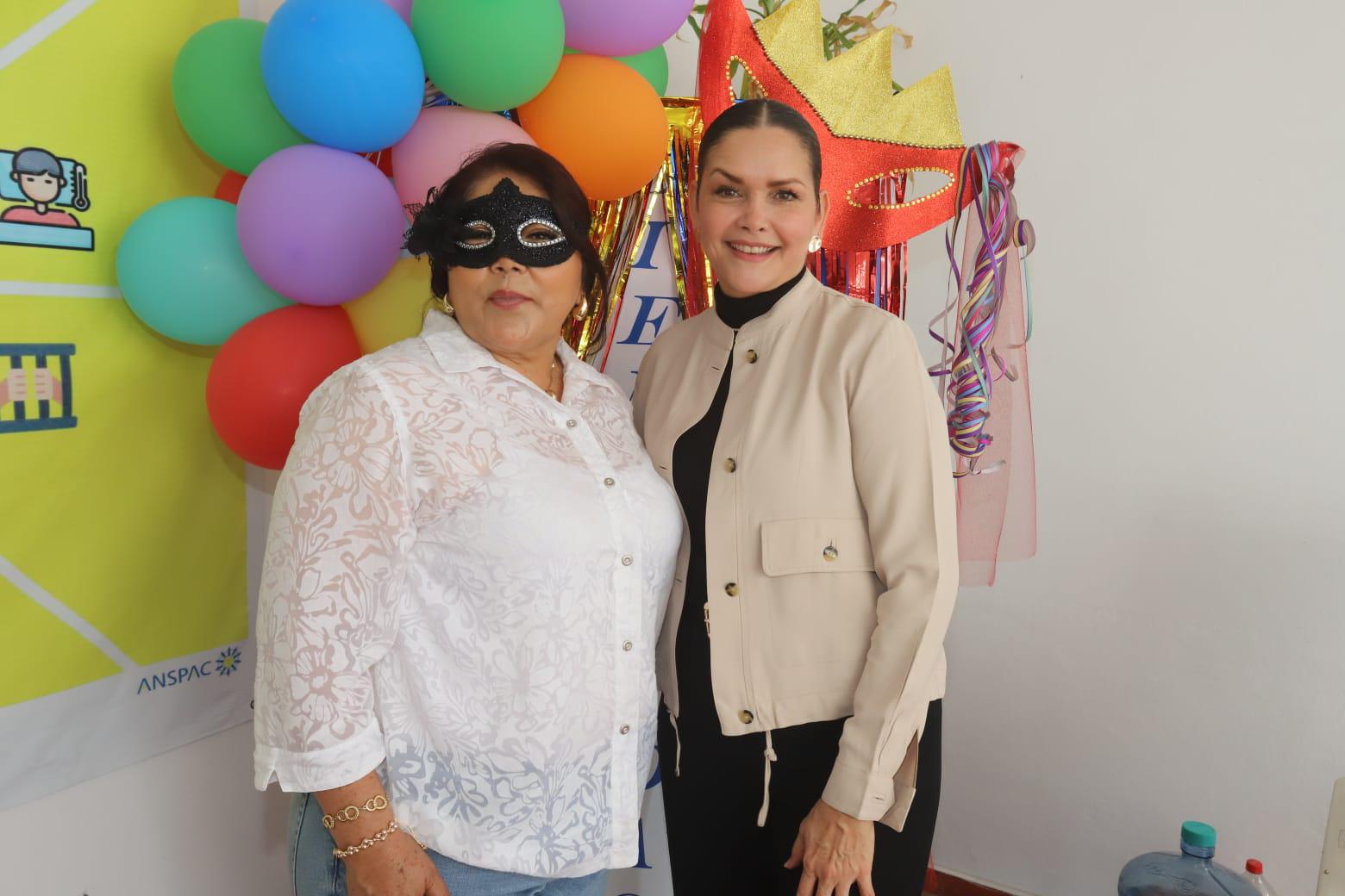 $!Zoveyda Féliz e Imelda Morales de Chicuate.