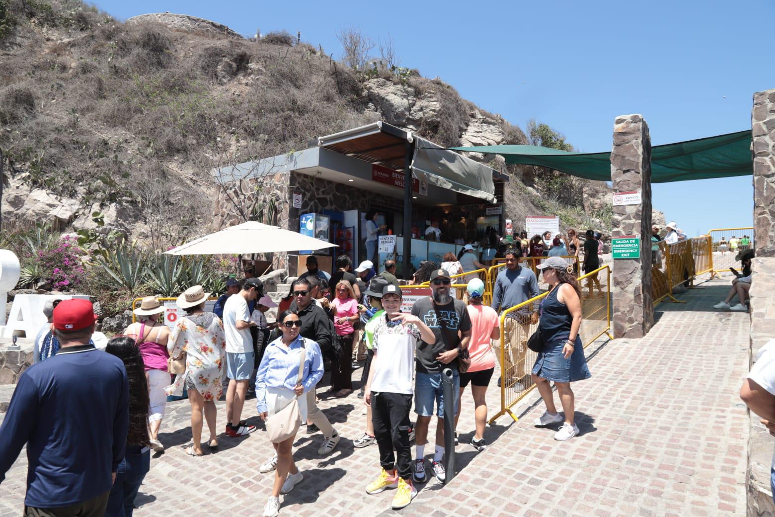 $!Domingo tranquilo en el Faro de Mazatlán y el Paseo del Centenario tras el bullicio de Semana Santa