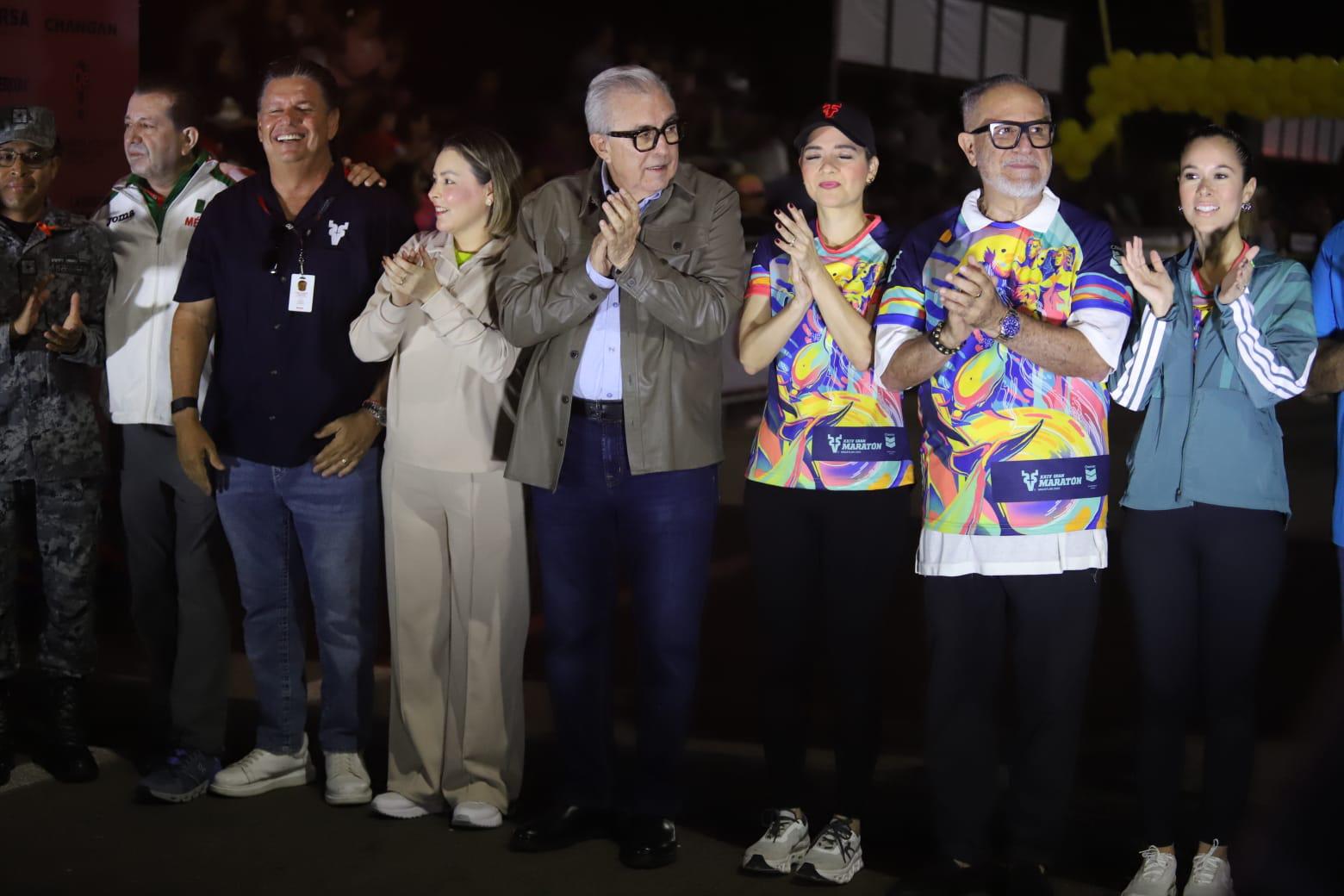 $!Rocha Moya da banderazo al Gran Maratón Mazatlán 2025