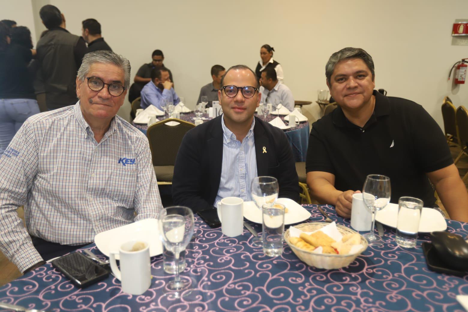 $!Leonardo Álvarez, Miguel Vázquez Barragán y Alfredo Reynaga.