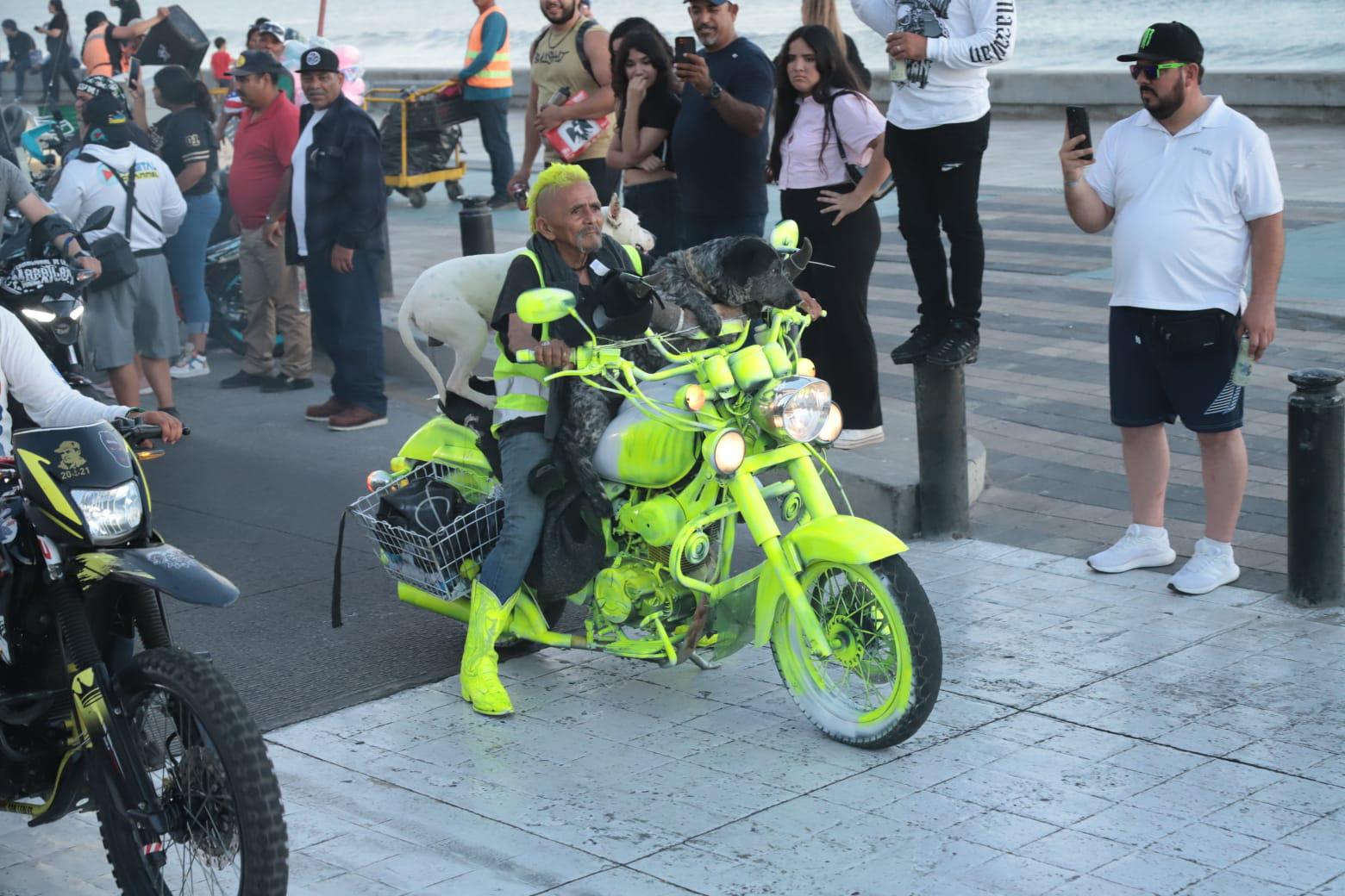 $!Recorren ‘caballos motorizados’ el malecón en el tradicional desfile de la Semana de la Moto