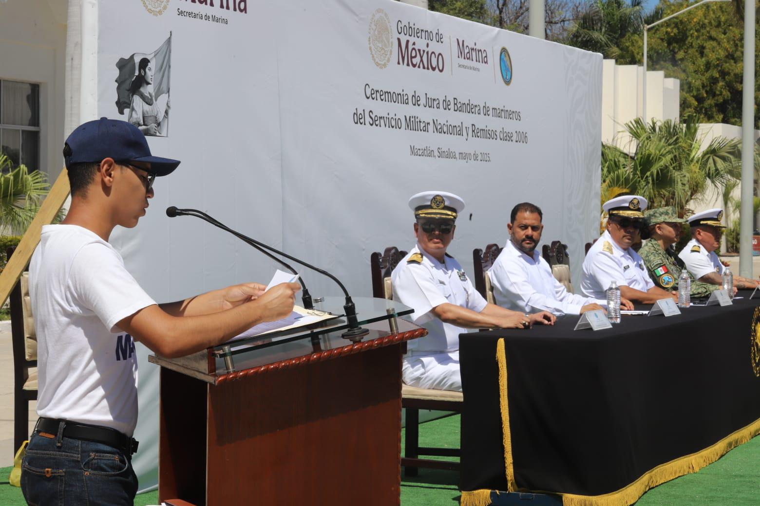 $!Toman protesta de Bandera al personal de marineros del SMN clase 2006, remisos y mujeres voluntarias