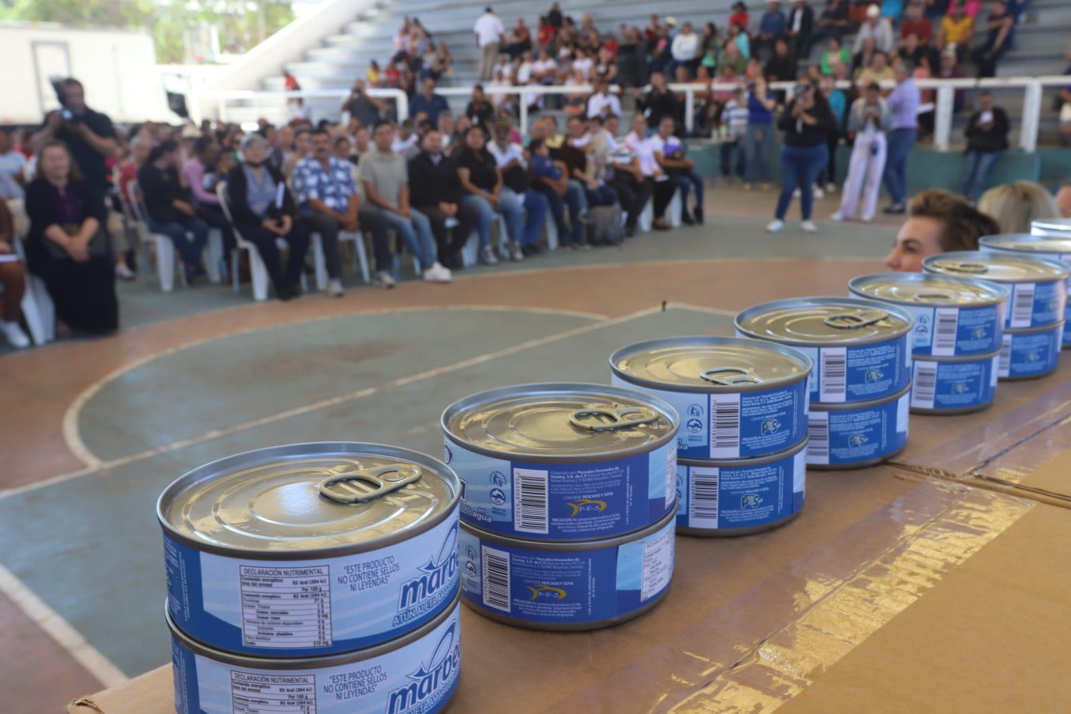 $!Entregan 10 toneladas de Latas de Atún a personas de la zona rural de Mazatlán