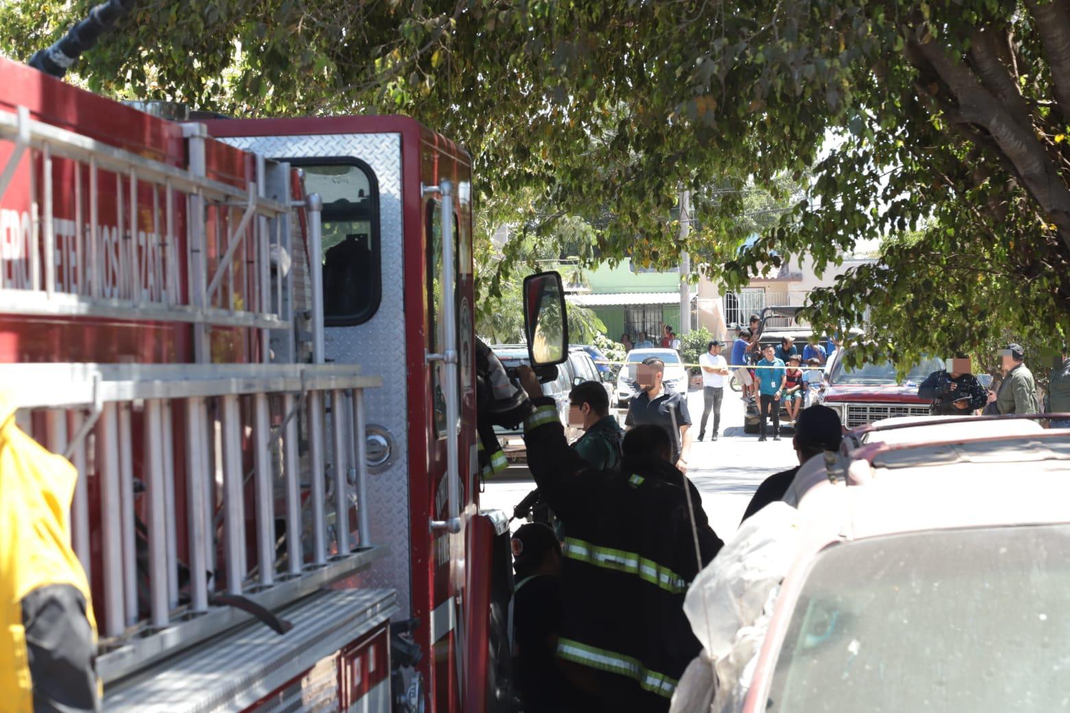 $!En explosión de vivienda mueren madre e hijo en el fraccionamiento Santa Fe de Mazatlán