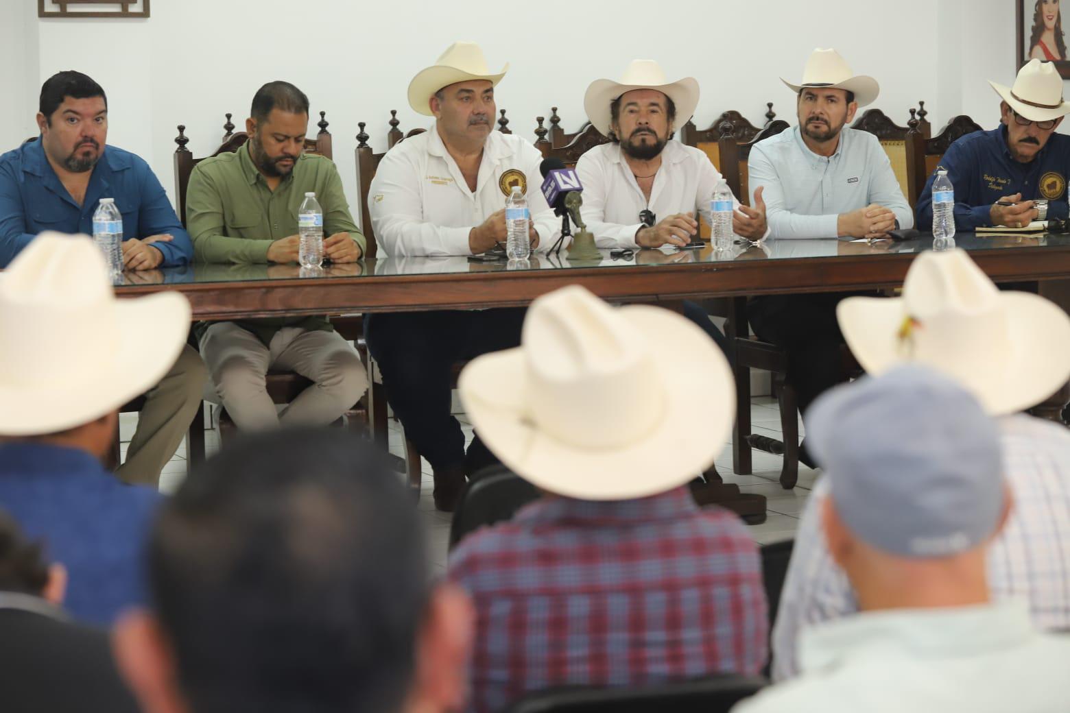 $!Es Sinaloa deficitario en producción de leche y es irrisorio el precio de $11.50 el litro: Unión Ganadera