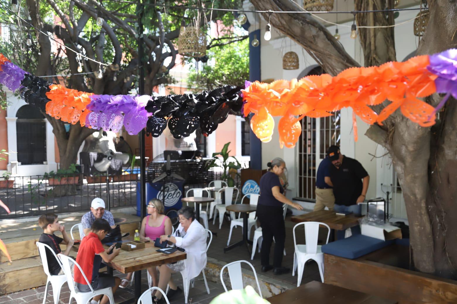 $!Celebraciones de Halloween y Día de Muertos reactivan turismo y economía en Mazatlán