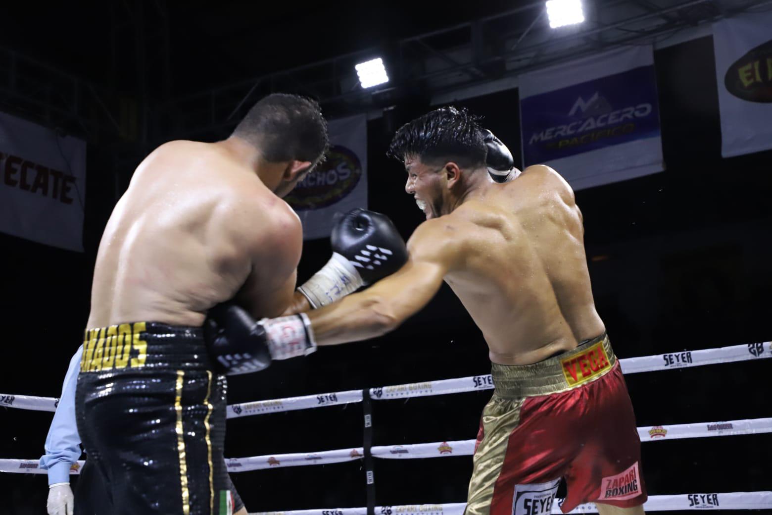 $!‘Veneno’ Aréchiga impone su sello en velada boxística Furia en el Ring