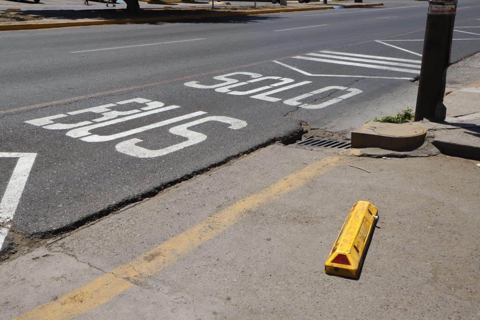$!Al carril preferencial de Mazatlán ya le faltan más de 50 boyas delimitadoras