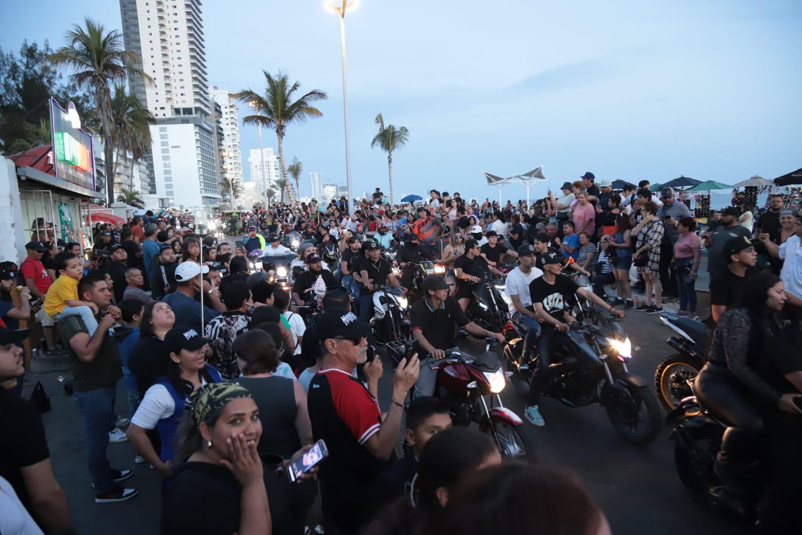 $!Recorren ‘caballos motorizados’ el malecón en el tradicional desfile de la Semana de la Moto