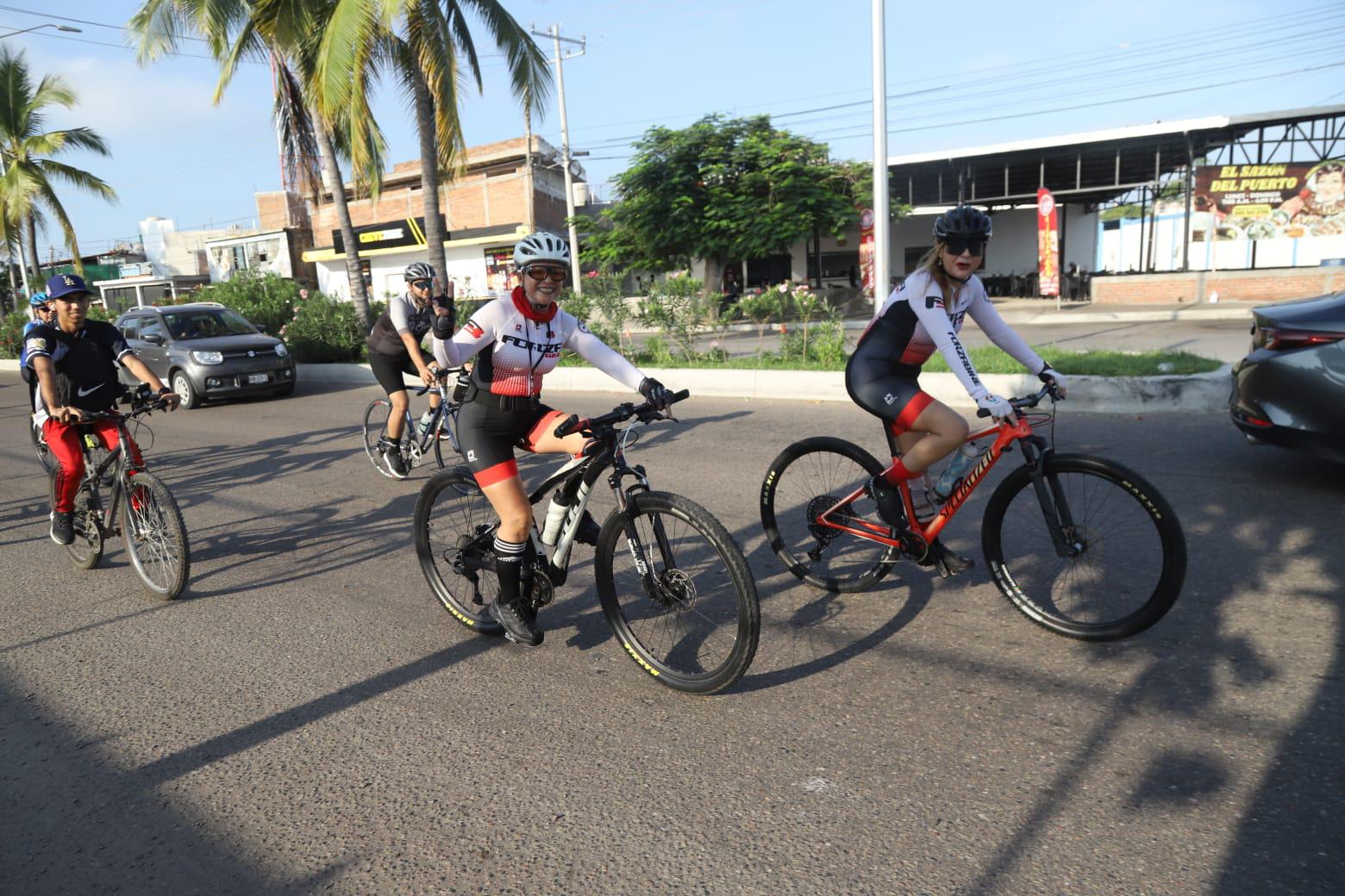 $!Ciclistas se unen a los festejos de San Judas Tadeo con rodada matutina en Mazatlán