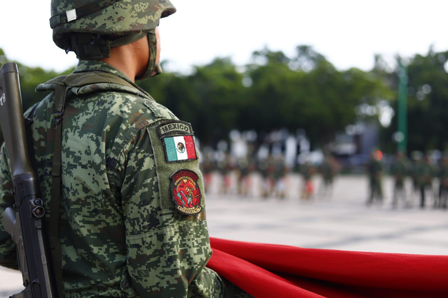 $!Con honores a la bandera, autoridades de Sinaloa conmemoran consumación de la Independencia de México