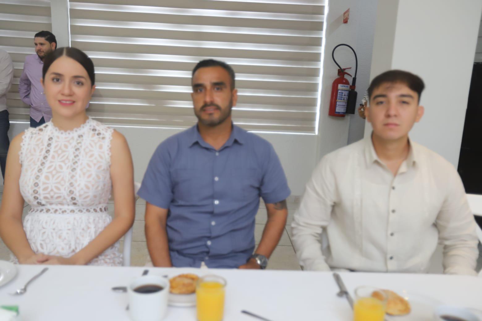 $!María Piedad Rivera, Joaquín Contreras y Sergio Ibarra.