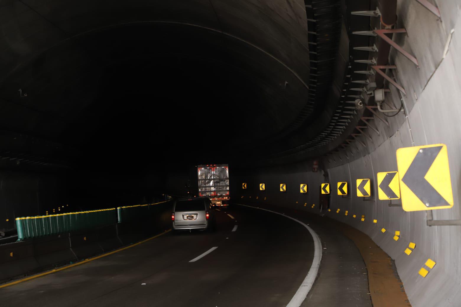 $!Lucen túneles de la Mazatlán-Durango a oscuras; piden activar la iluminación