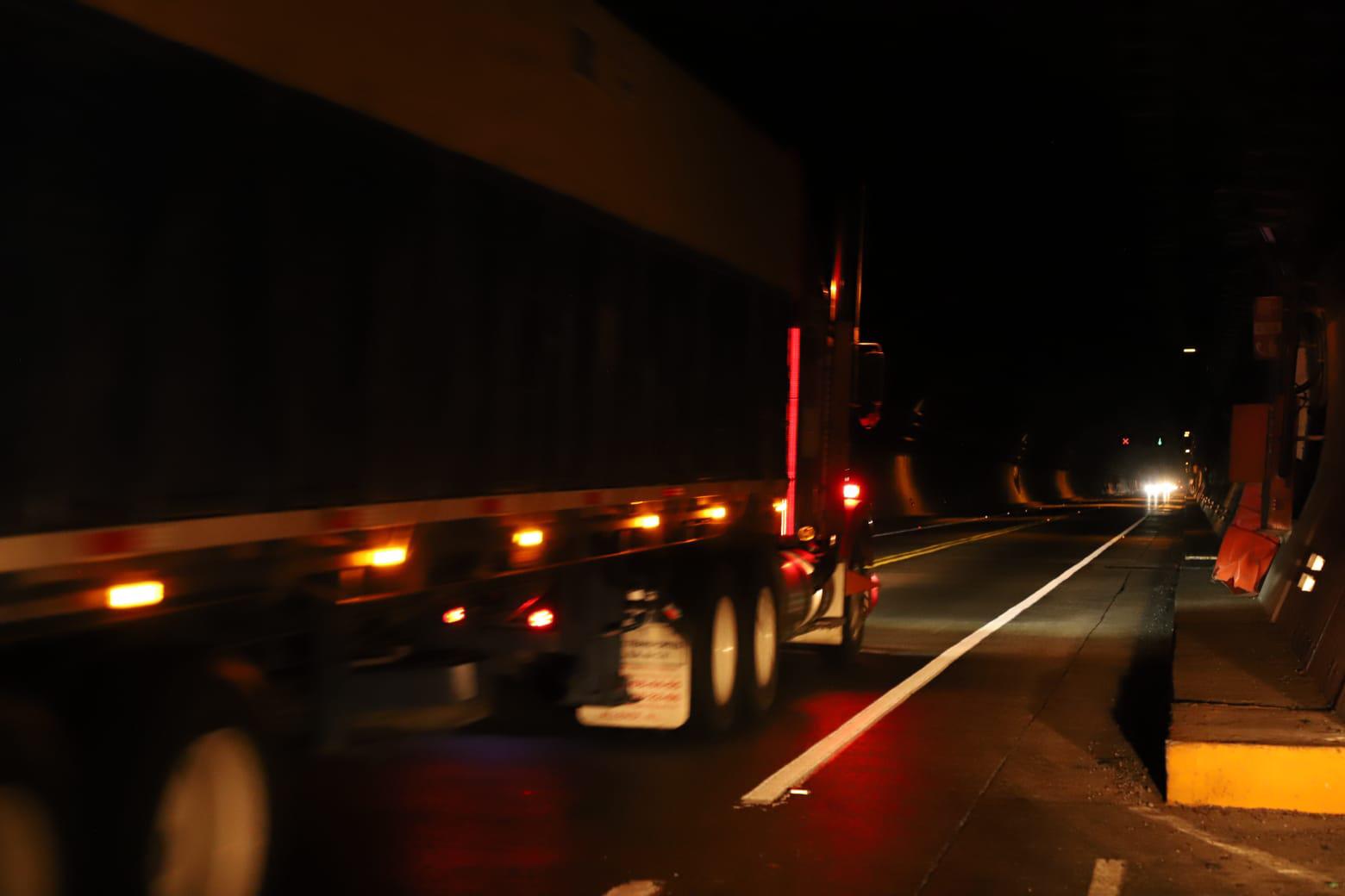 $!Lucen túneles de la Mazatlán-Durango a oscuras; piden activar la iluminación