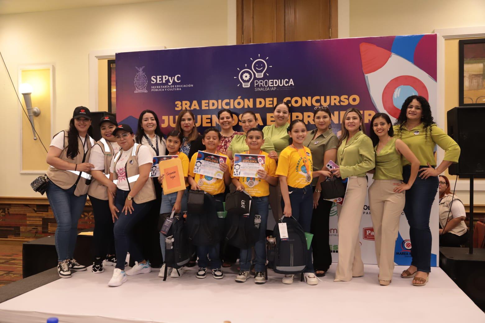 $!‘Pine Crafts’ y sus productos de residuos de pino brillan en el Concurso Juguemos a Emprender 2025