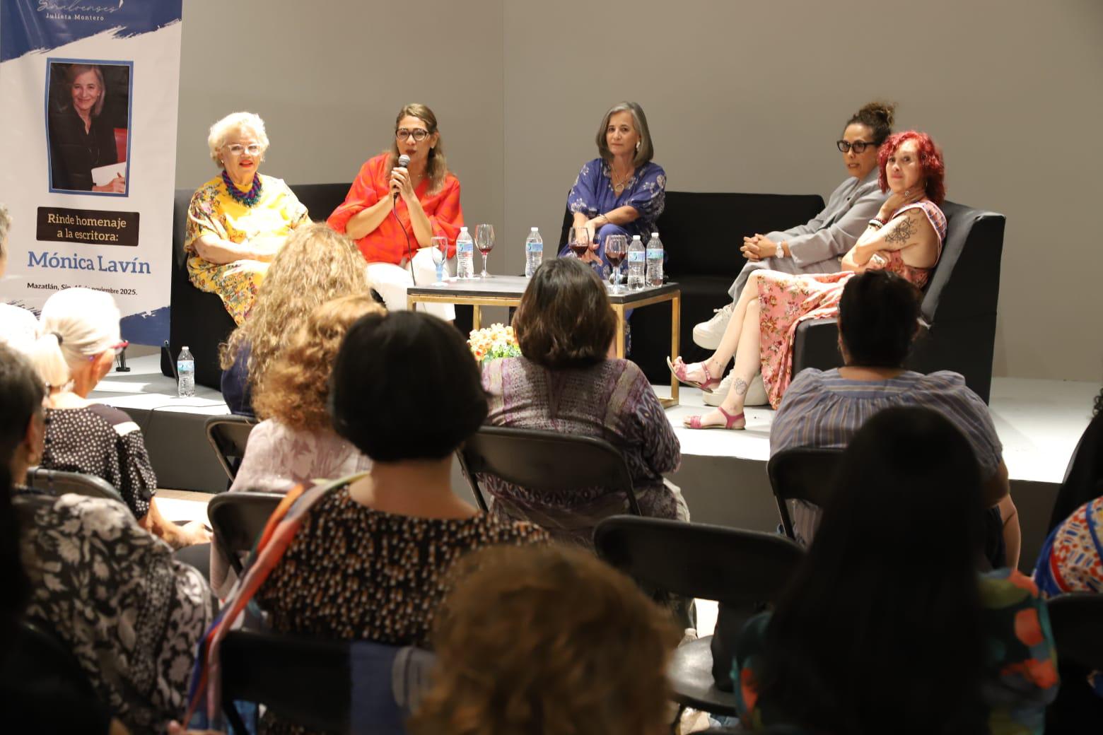 $!Silvia Michel agradece la presencia de la escritoras y de todos los asistentes al Museo de la Casa El Marino.