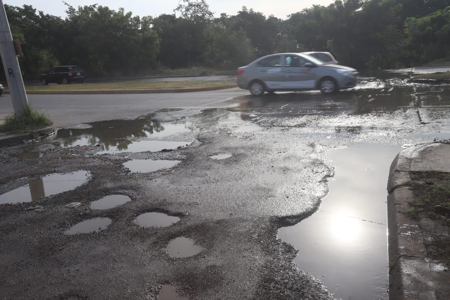 $!Pestilentes fugas ahogan a vecinos del Infonavit Jabalíes, en Mazatlán