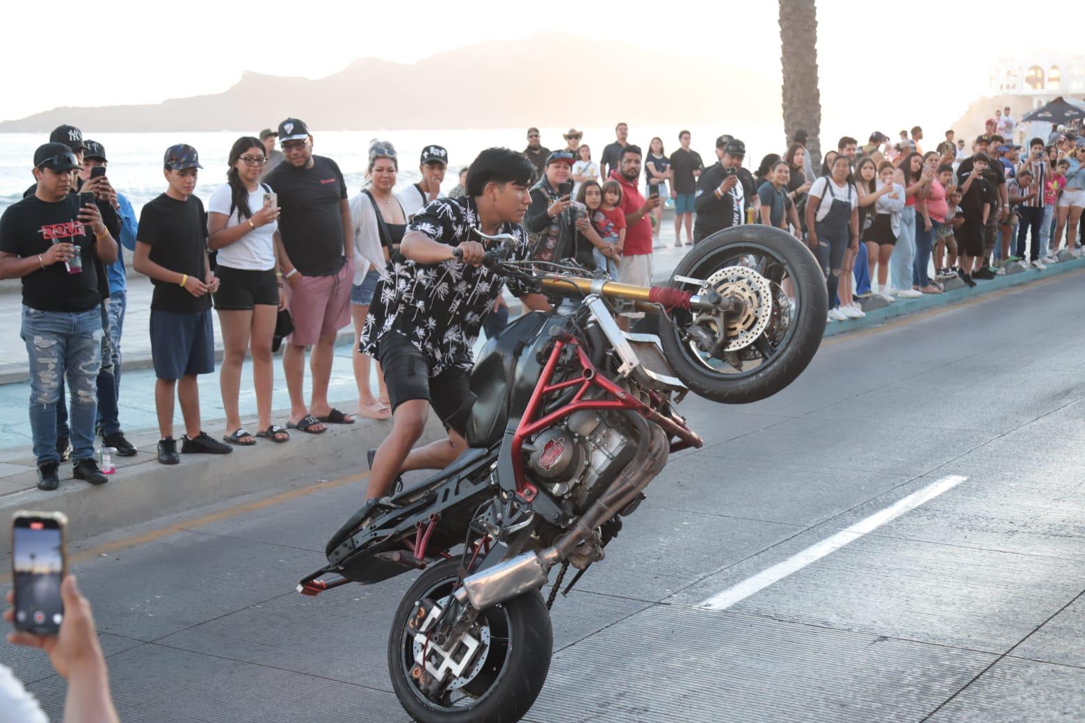 $!Recorren ‘caballos motorizados’ el malecón en el tradicional desfile de la Semana de la Moto